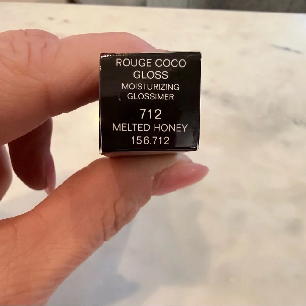 CHANEL NIB Rouge Coco Gloss in 712 Melted Honey